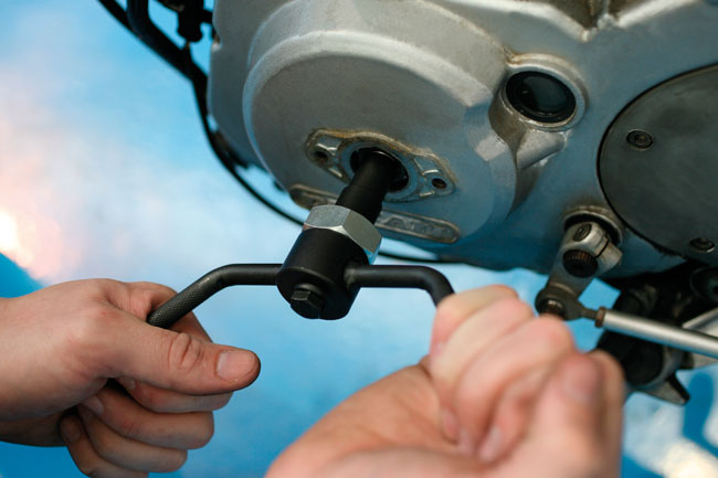 For use on engines built from 1990.