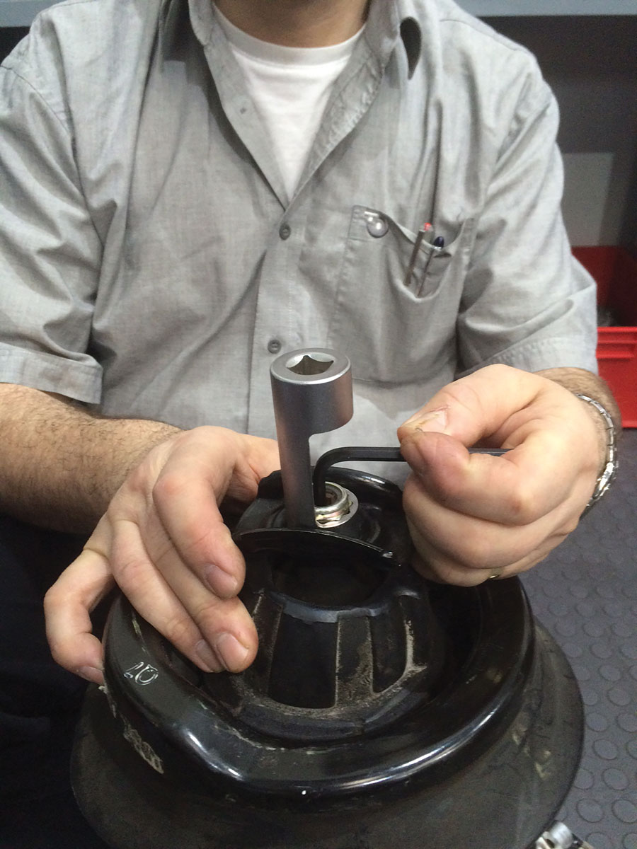 1/2"D cut away sockets allows 90¡ Hex key to hold the strut whilst tightened to correct torque with a torque wrench (Hex key not supplied).