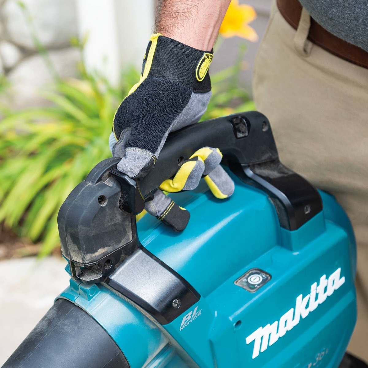 Comfort Switch Leaf Blower DUB363V