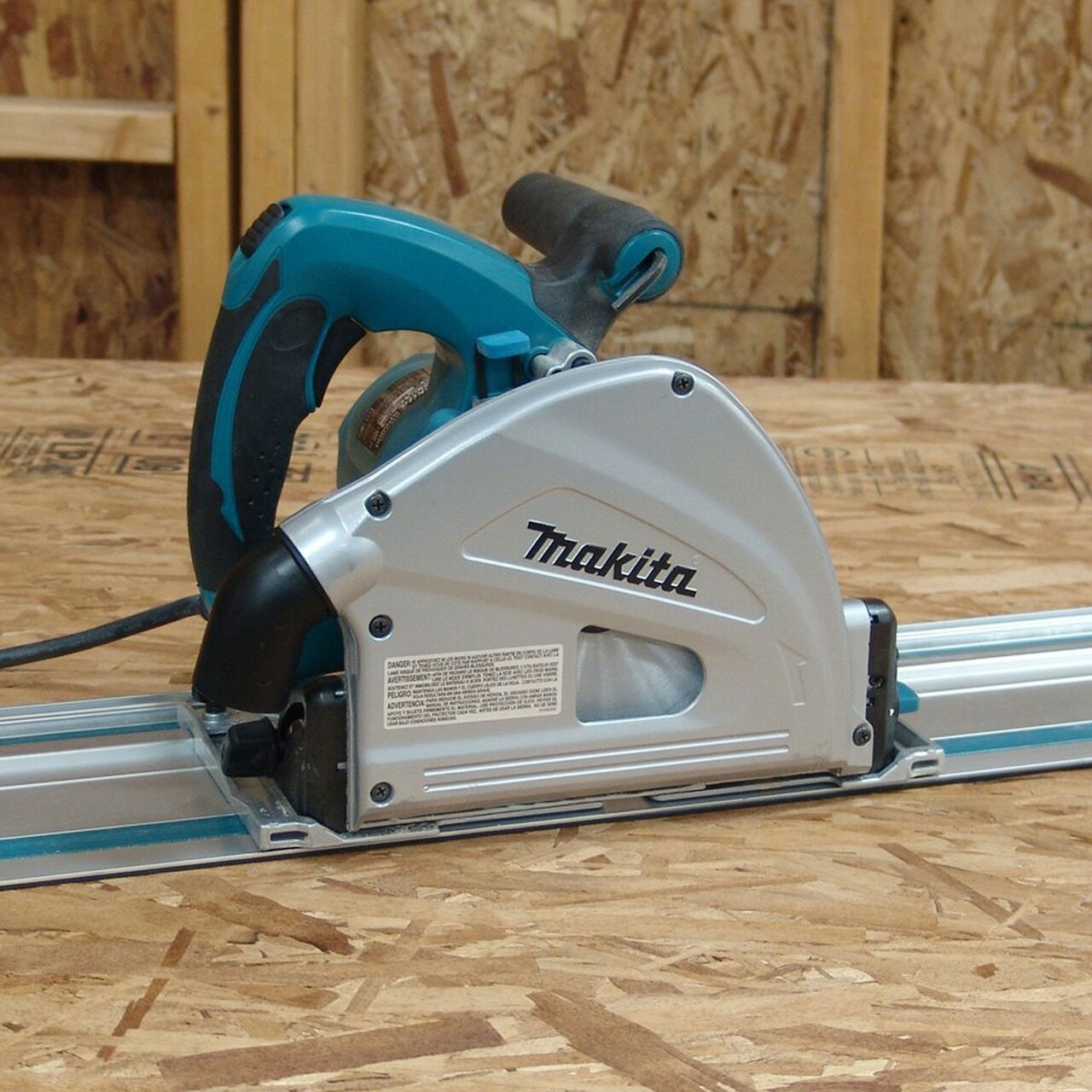 Makita Plunge Saw 110v MAKSP6000K1L | Makita's SP6000 is a highly accurate, clean cutting plunge saw which has a tip-resistant design and a depth stopper function intended for splinter free cuts. | toolforce.ie