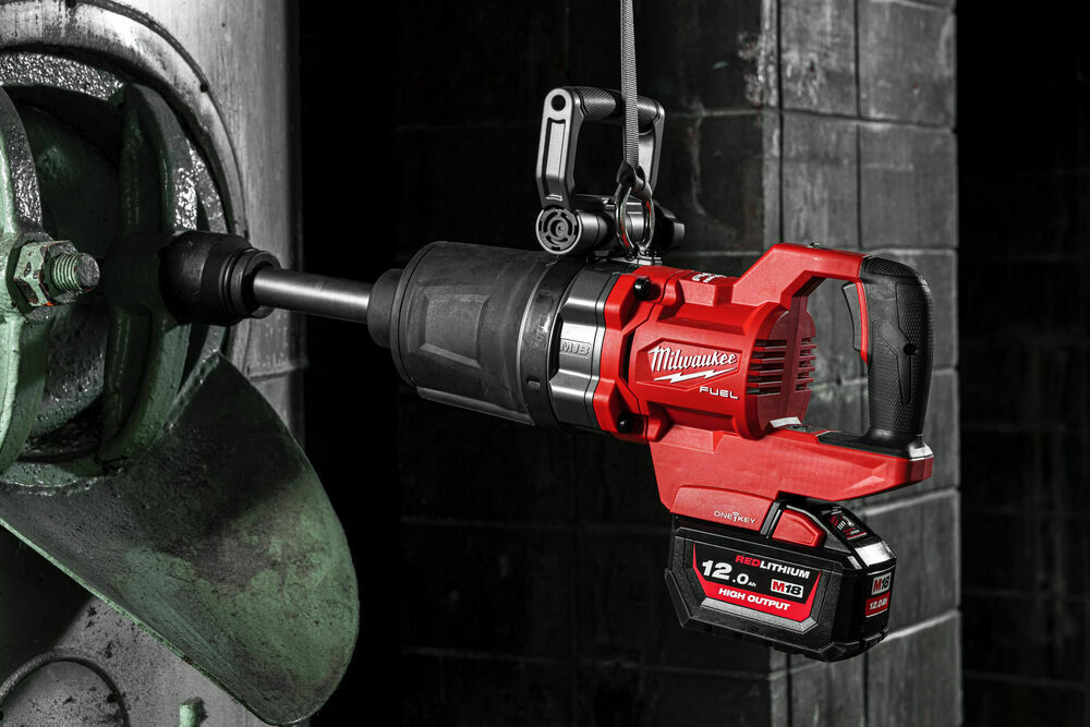 Milwaukee M18 Fuel 1"Dr D Handle Impact Wrench M18ONEFHIWF1D-121C