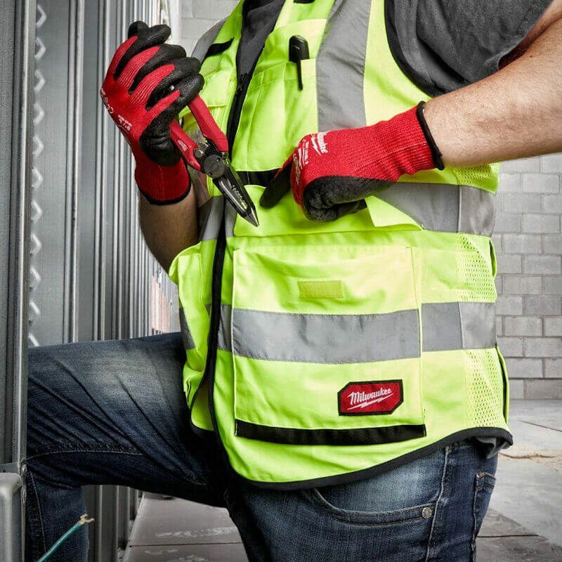 Milwaukee Premium Hi-Visibility Vest, Quick internal size adjustment.