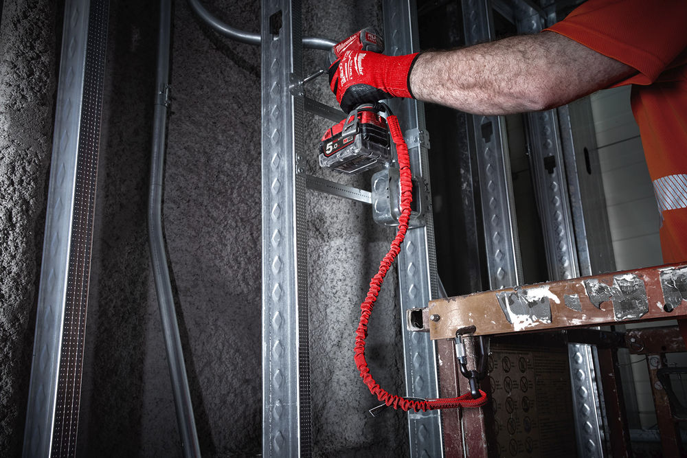 Milwaukee Locking Tool Lanyard 4.5kg, Designed to reduce risks of dropped tools.