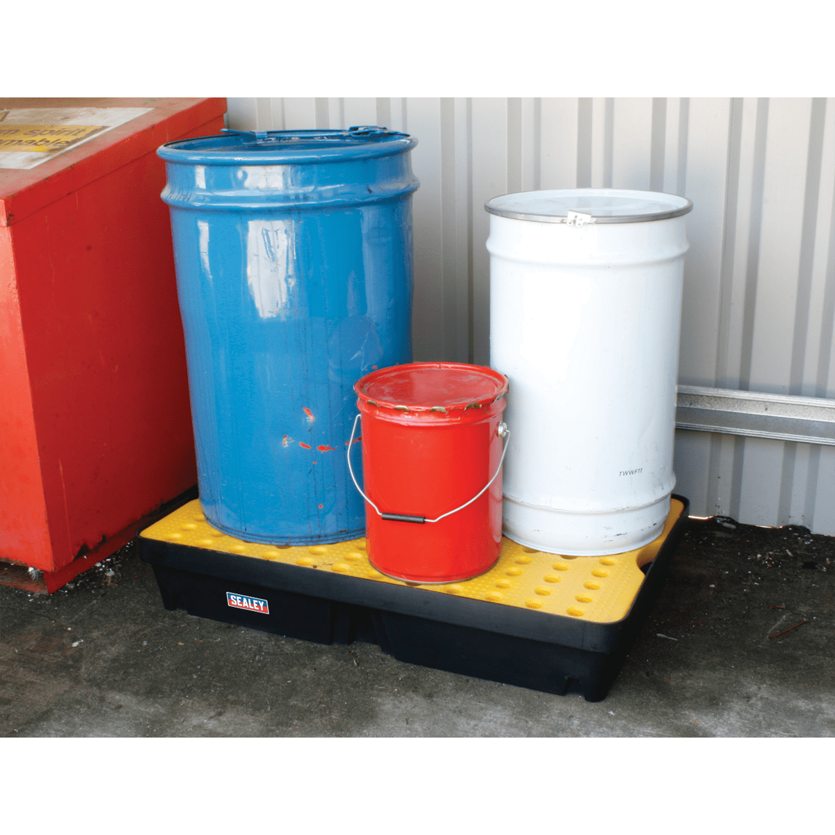 Spill Tray 60L with Platform | Manufactured from high-density polyethylene, making the spill tray ideal for catching and preventing oil and chemical spillages. | toolforce.ie