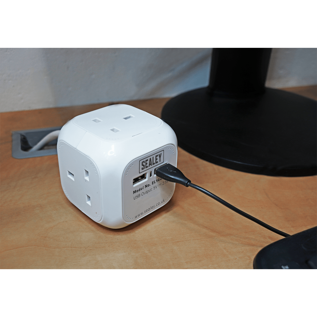 Extension Cable Cube 1.4m 4 x 230V & 2 x USB Sockets - White | Space-saving cube design. | toolforce.ie