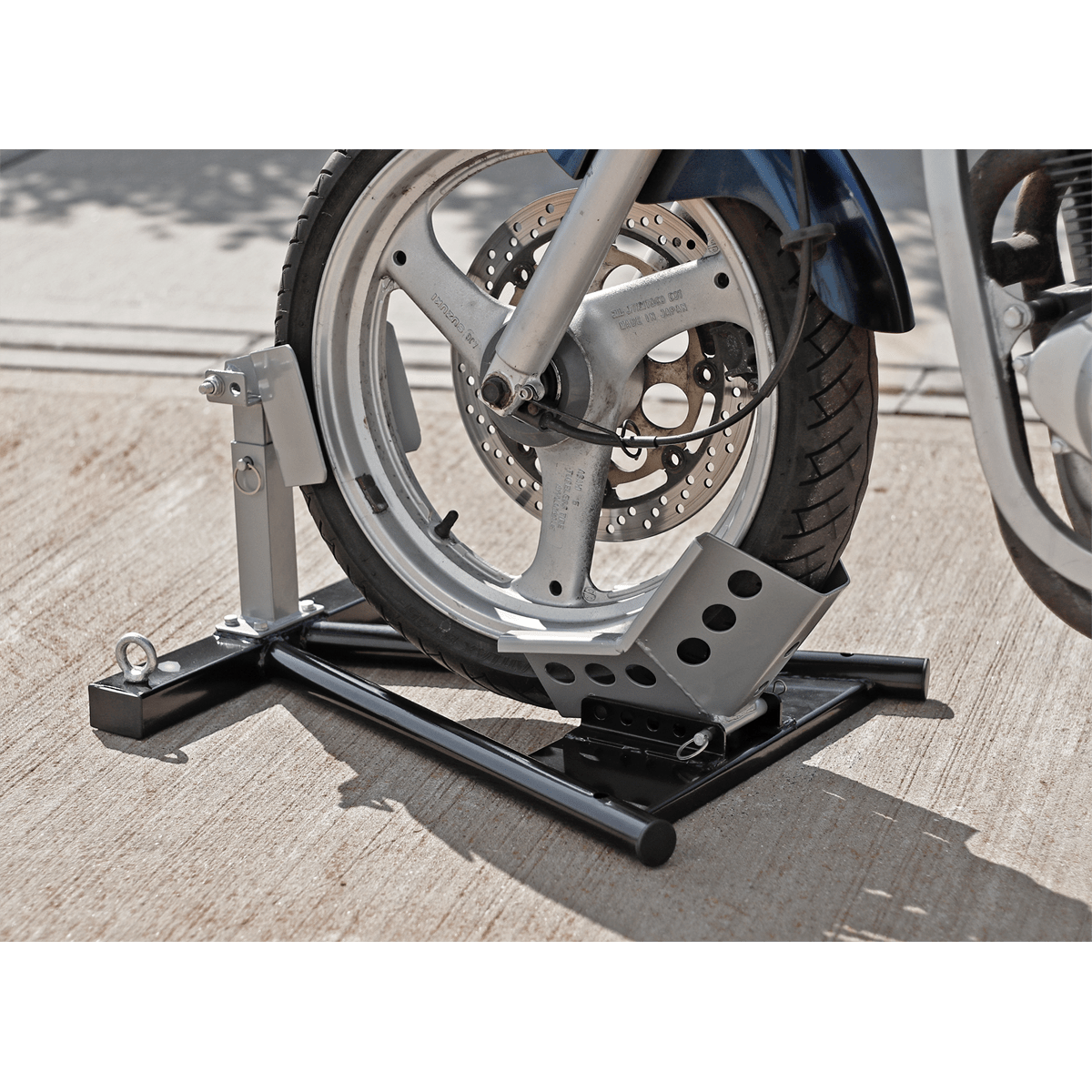 Motorcycle Front Wheel Chock Heavy-Duty | Tubular wheel chock supports the front wheel of the motorcycle when in transit or storage. | toolforce.ie