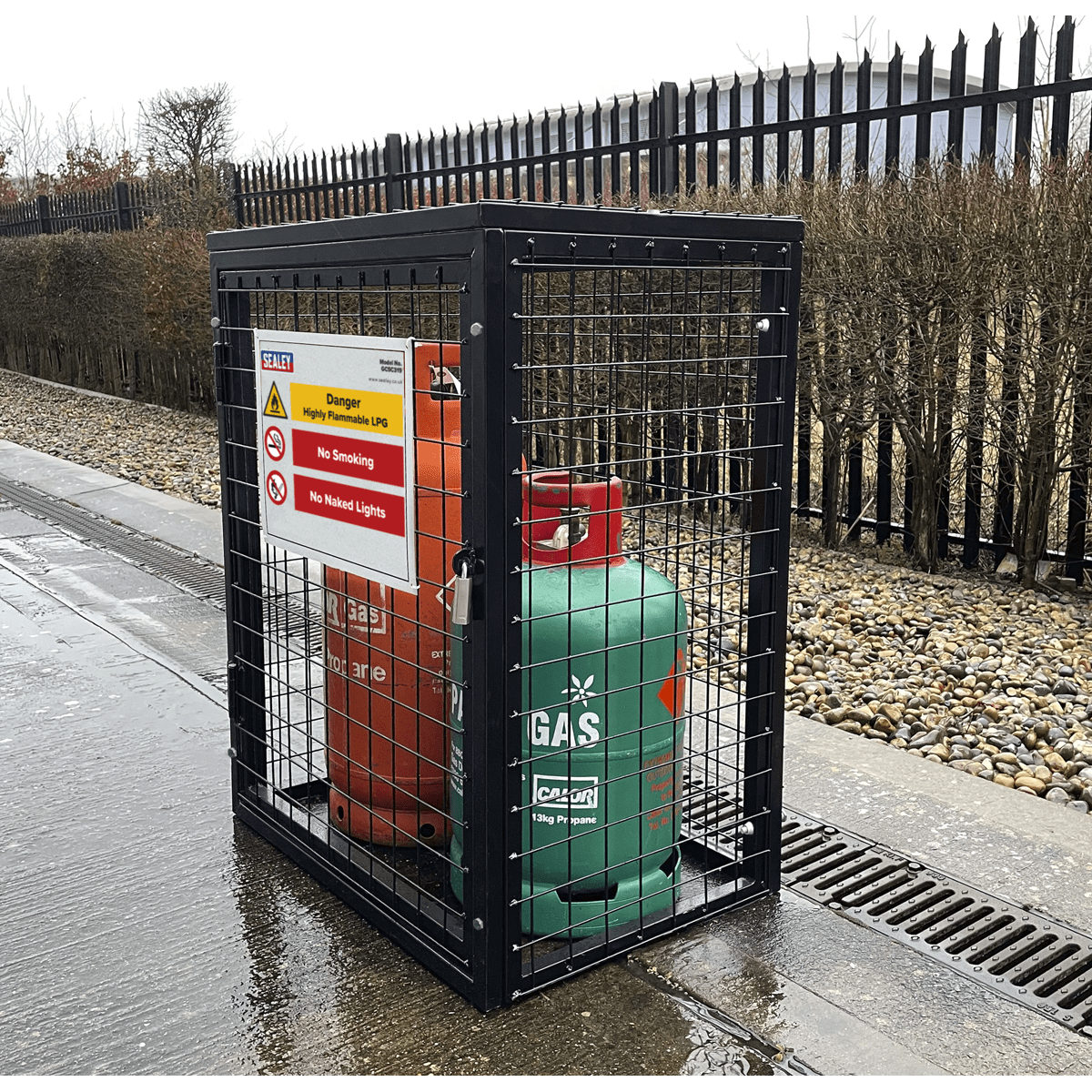 Safety Cage - 2 x 19kg Gas Cylinders | Powder coated galvanised 30mm box frame with 50mm x 50mm x 3mm wire mesh. | toolforce.ie