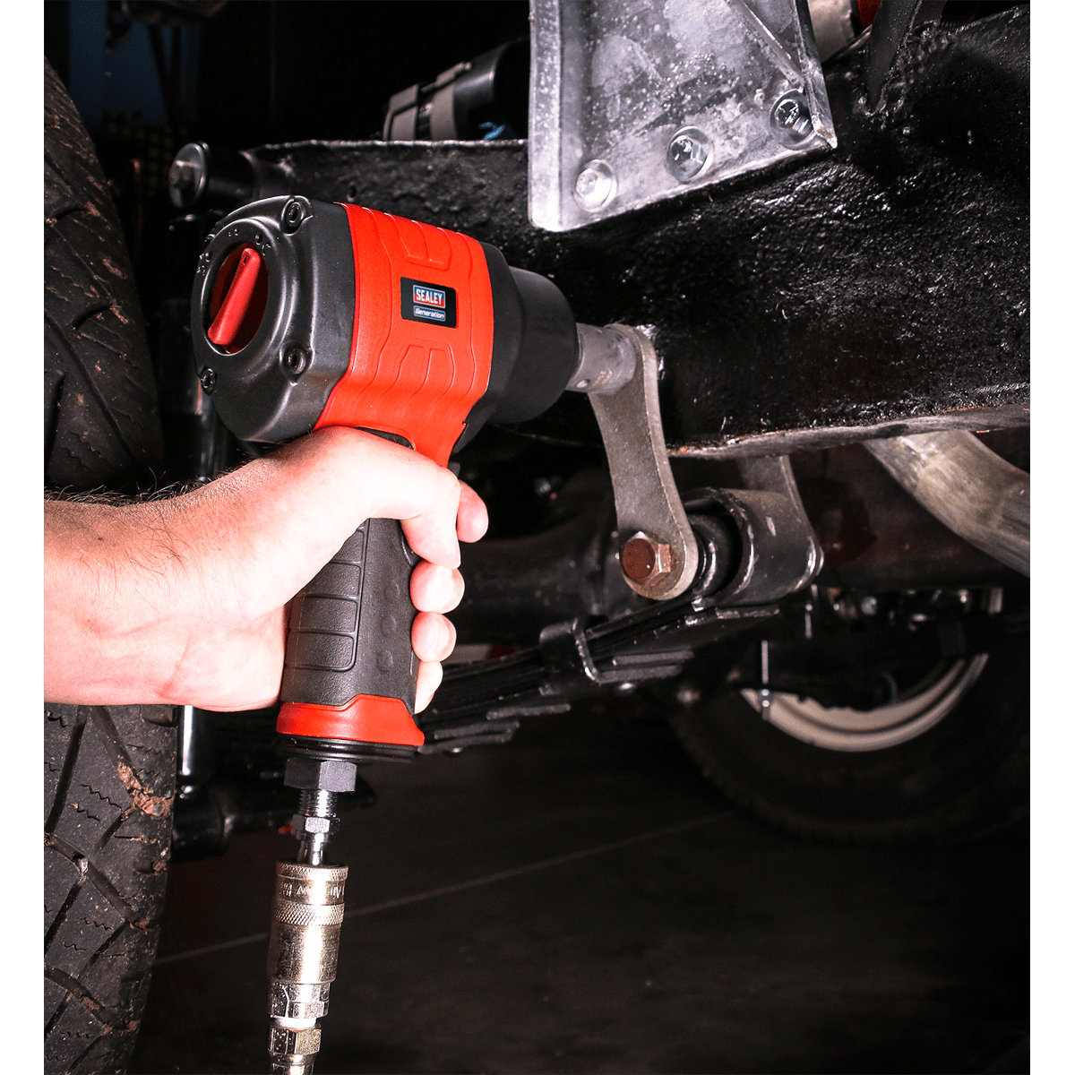 Composite Air Impact Wrench 1/2"Sq Drive - Twin Hammer | Combination of composite materials, alloyed metals and twin hammer design result in a lightweight, durable and powerful air impact wrench. | toolforce.ie