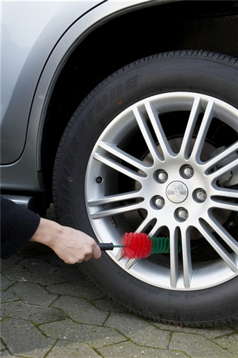 Vikan 325mm Wheel Cleaning Brush 525352, Particularly suitable for removing stubborn dirt from aluminium wheel rims