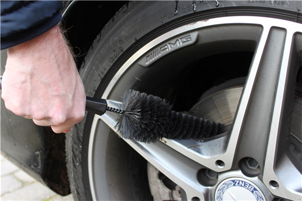 Vikan 325mm Wheel Cleaning Brush Soft 525052, Chemical resistance and a nylon protected handle