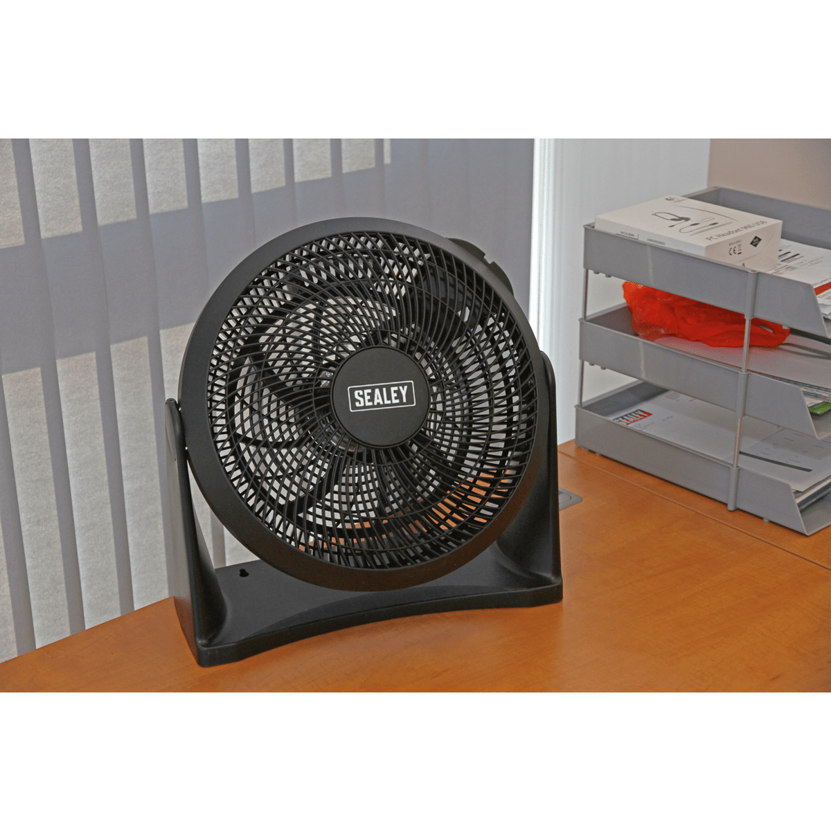 Desk/Floor Fan 3-Speed 12" 230V | Manufactured from durable composite material, ergonomically designed to pivot on a 180¡ axis, maximising the volume and direction of airflow. | toolforce.ie