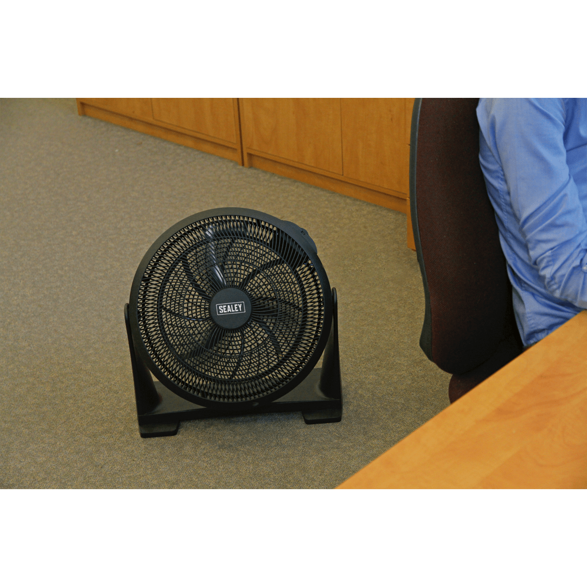 Desk/Floor Fan 3-Speed 16" 230V | Manufactured from durable composite material, ergonomically designed to pivot on a 180¡ axis, maximising the volume and direction of airflow. | toolforce.ie