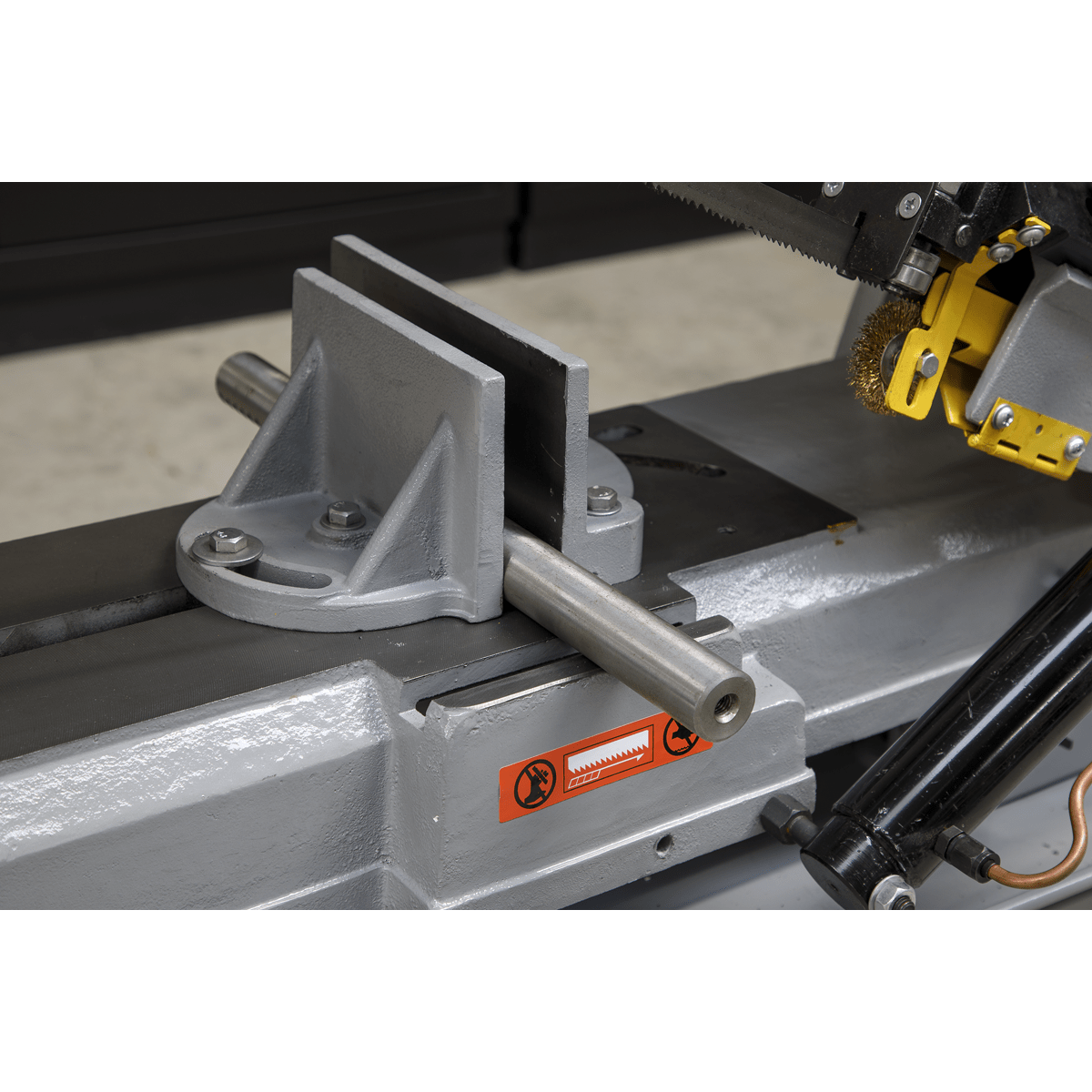 Bandsaw 300mm Horizontal Hydraulic Arm | Saw arm is fitted with hydraulic damping to prevent the arm being dropped onto the workpiece and to ensure smooth cutting performance. | toolforce.ie