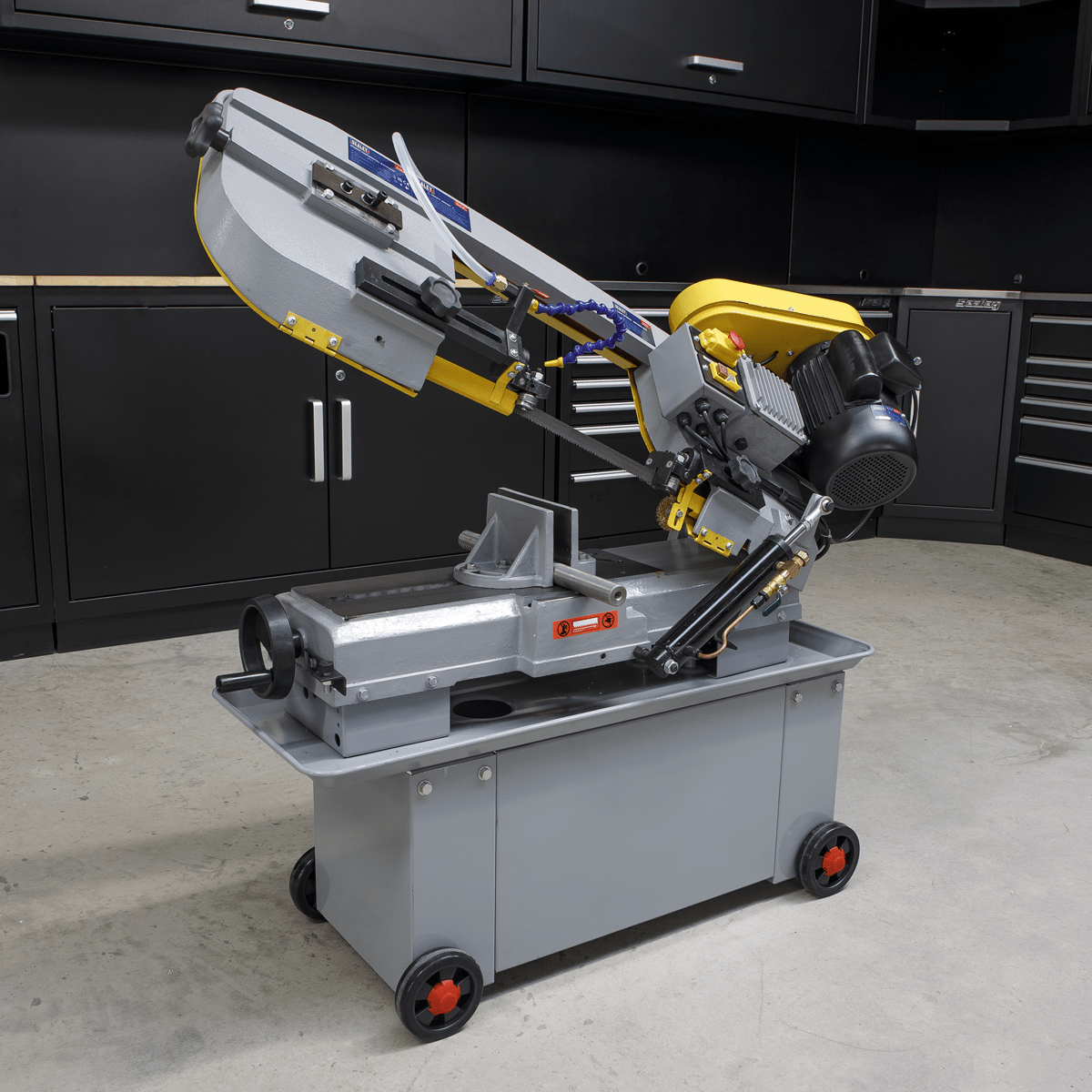 Bandsaw 300mm Horizontal Hydraulic Arm | Saw arm is fitted with hydraulic damping to prevent the arm being dropped onto the workpiece and to ensure smooth cutting performance. | toolforce.ie