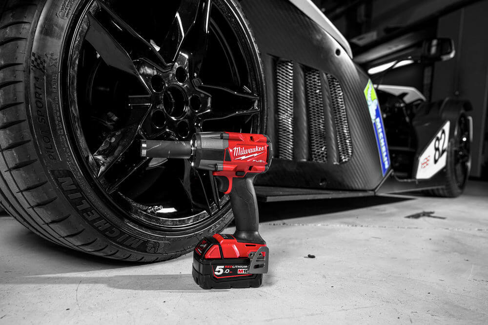 Impact wrench with friction ring