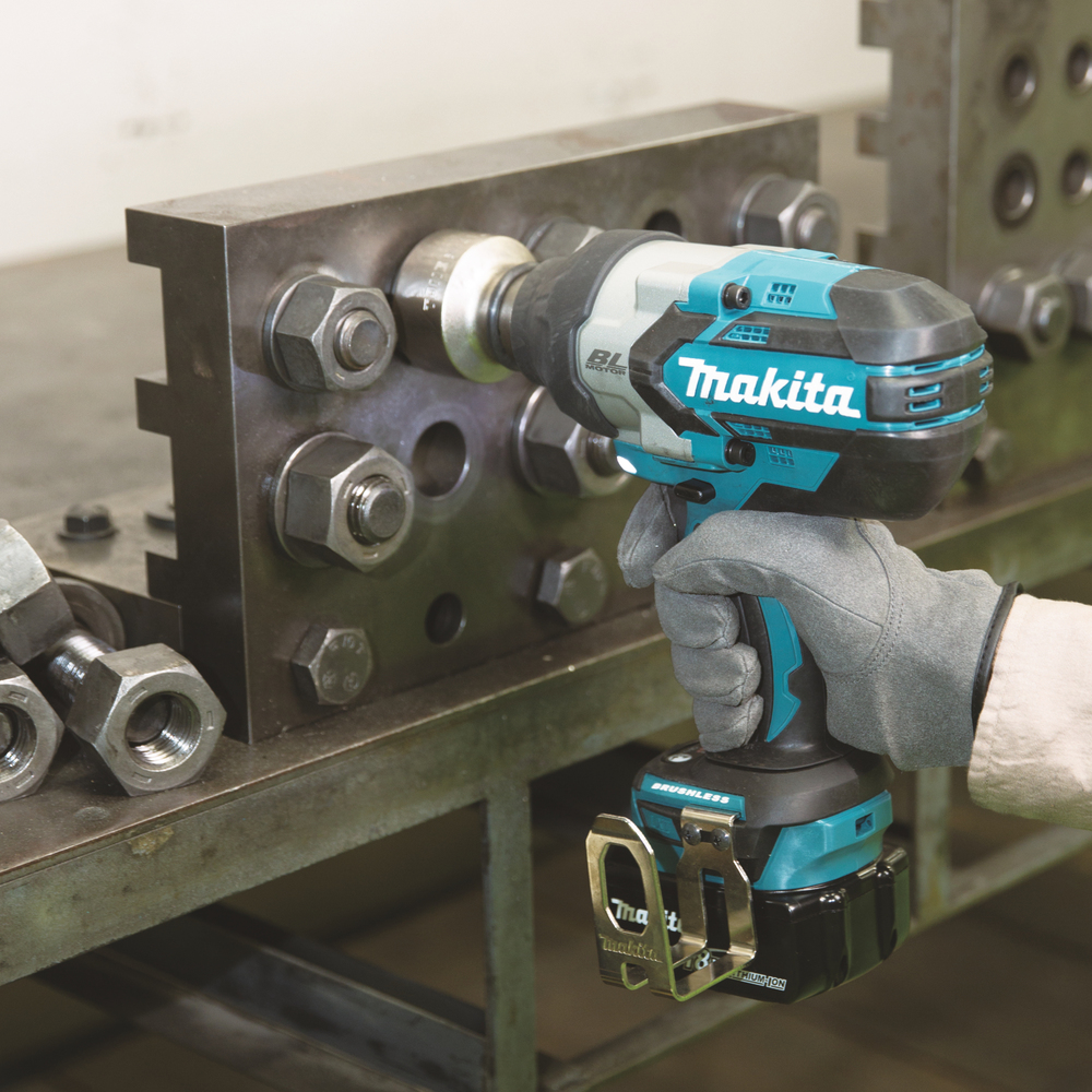 Makita cordless 3/4" Impact Wrench DTW1001