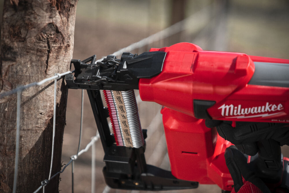 Milwaukee M18 Fuel Utility Fencing Stapler M18FFUS-201X