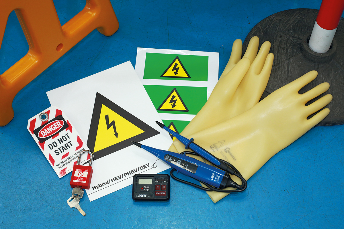 Laser Roadside Safety/Recovery Kit 8156