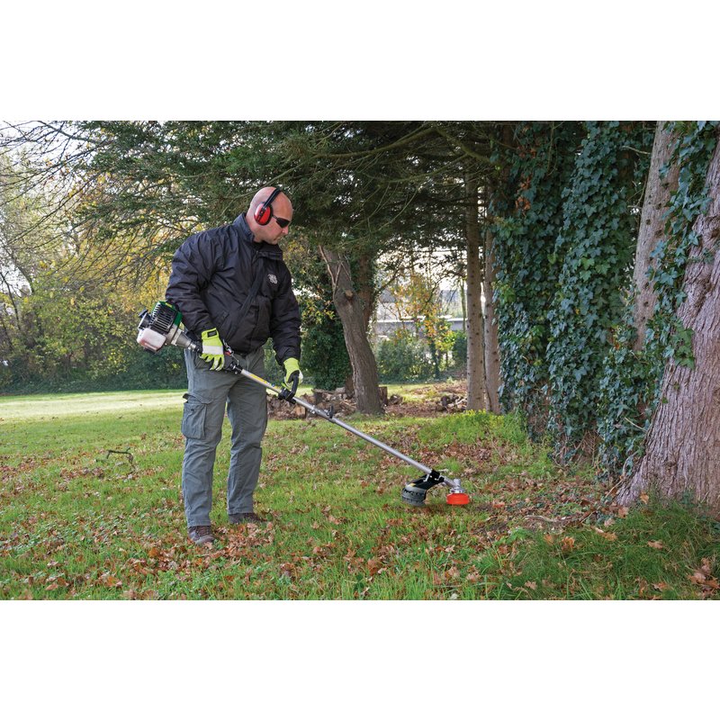 Draper Expert 32.5cc Petrol Garden (4-in-1 Multi Tool) 84706 | On/off switch with operator safety trigger.