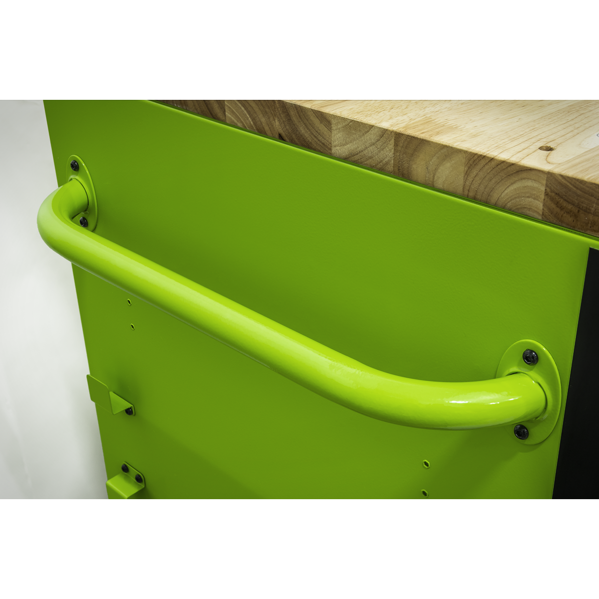 Side handle makes it easy to move