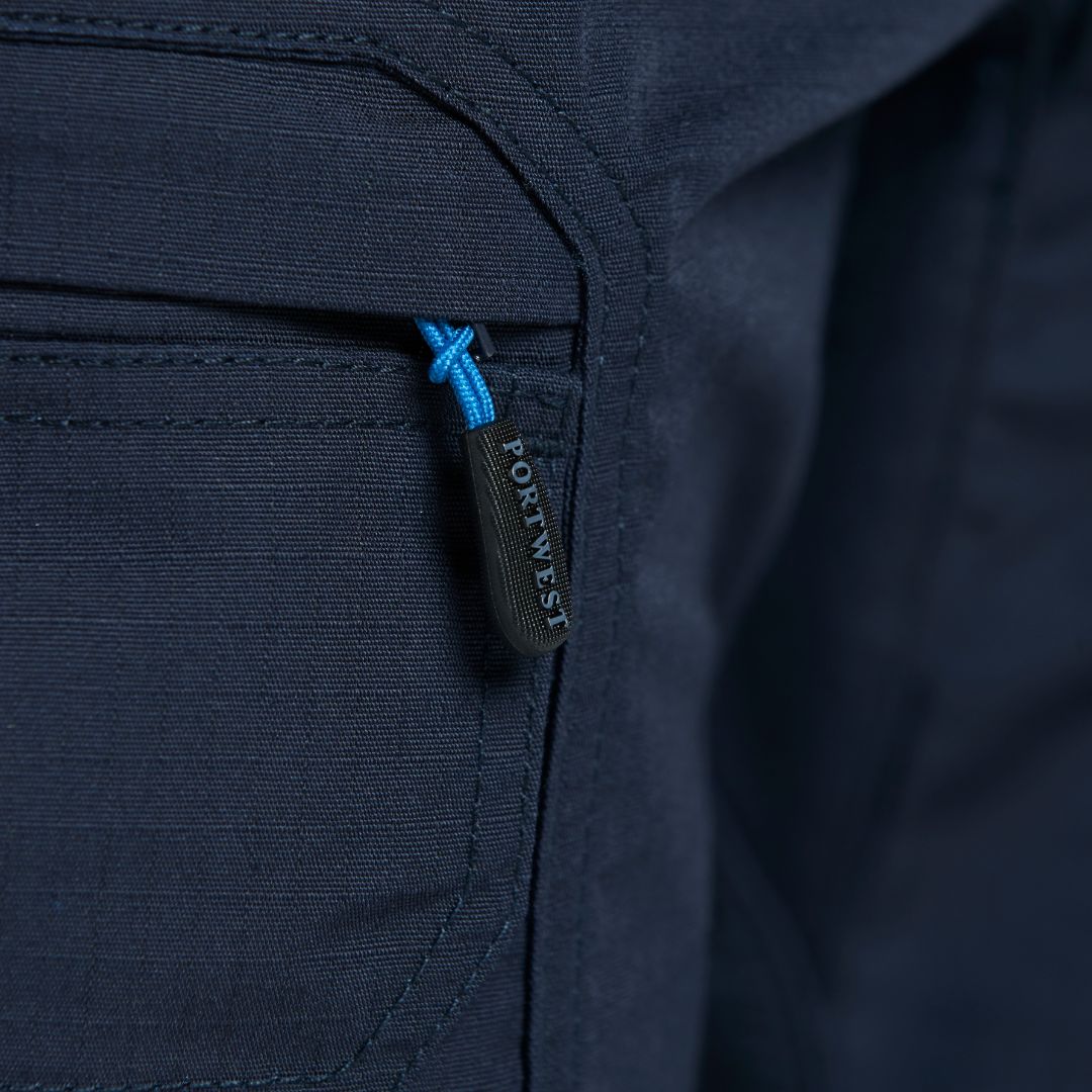 Work pants with 14 pockets for storage