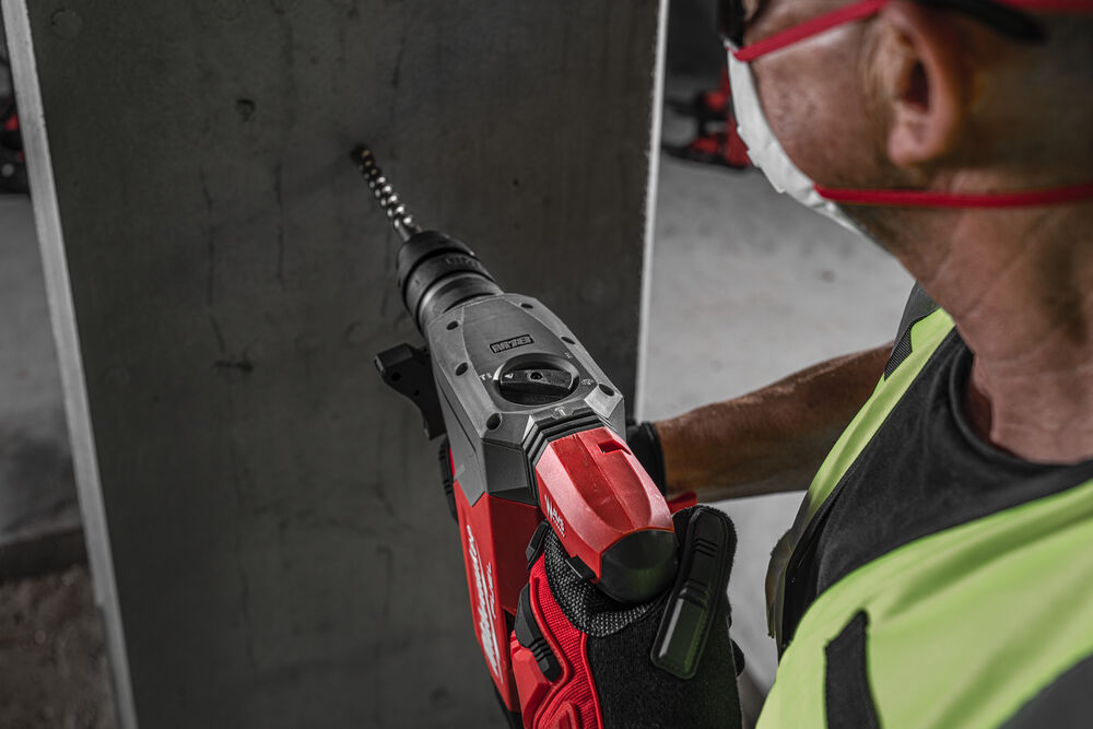 Hardest hitting cordless SDS-Plus hammer in its class. Powerful hammer mechanism delivers 5.0 J (EPTA) of impact energy at low 6.9 m/s² vibrations