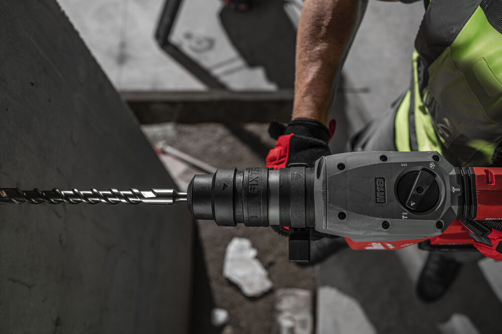 Drills up to 10 ⌀18 x 100 mm holes on a M18™ HIGH OUTPUT™ 5.5 Ah battery charge