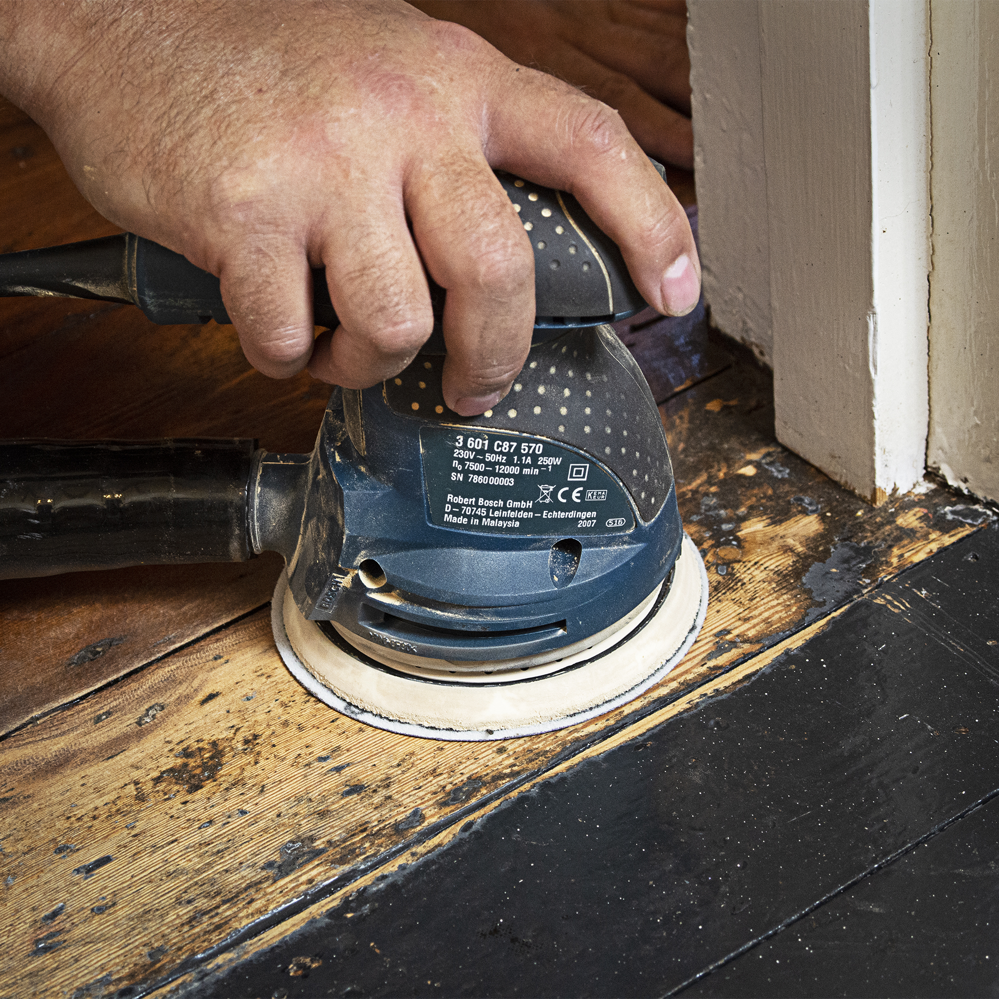 HARD SURFACE ABRASION Excels on harder materials, especially metals