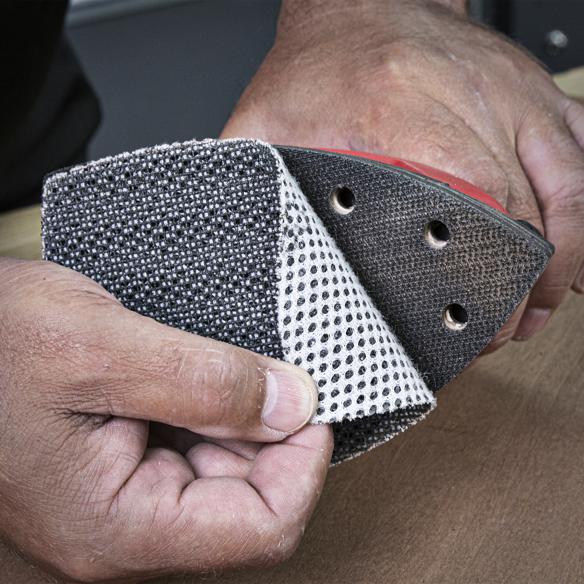 Fast secure fix to the base and easy removal when working through grits