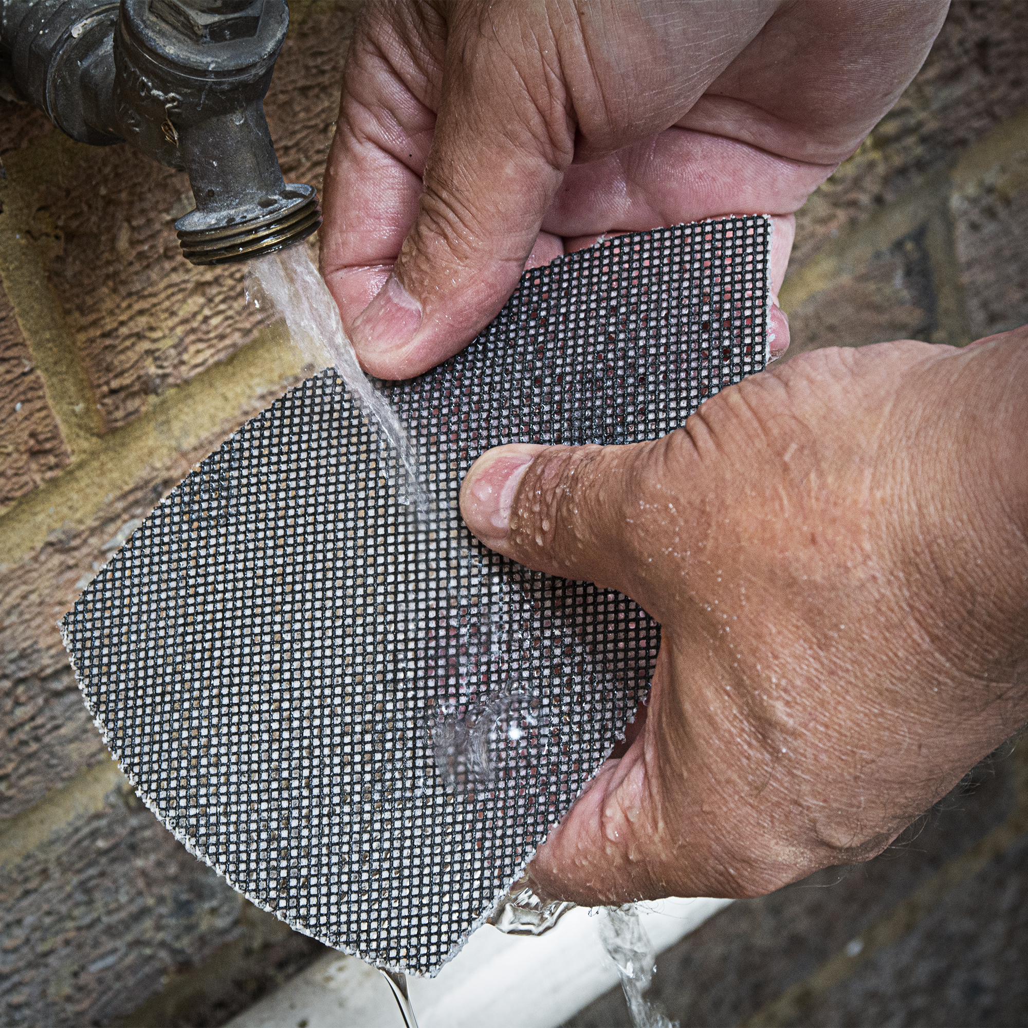 Two layers of resin keeps the abrasive grit firmly bonded to the backer for increased lifespan