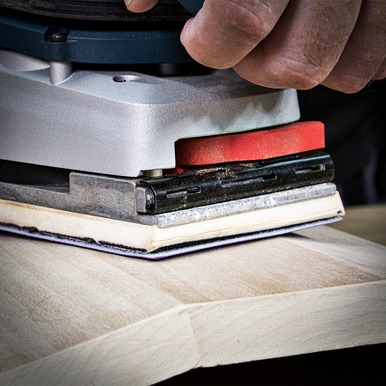 Increased spacing between the grit particles of grains reduces clogging and allows fast stock removal especially on gummy, resinous timbers, fillers and paint removal