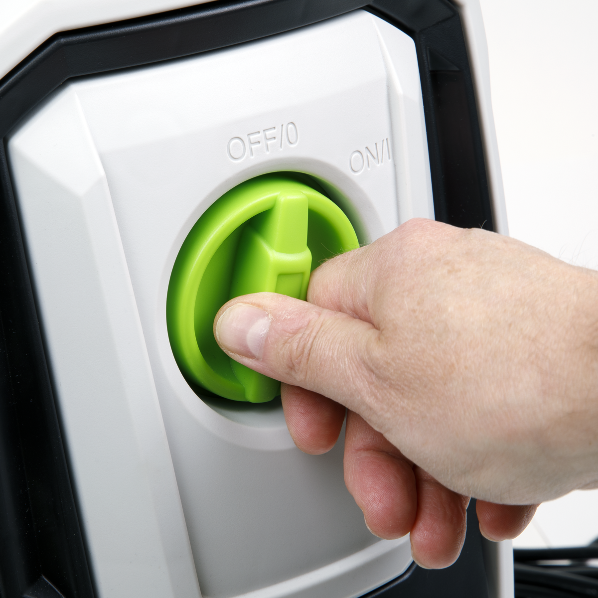 AUTOMATIC STOP - Automatic Total Stop System (TSS) which switches the motor on and off when the trigger is operated, prolonging motor life.