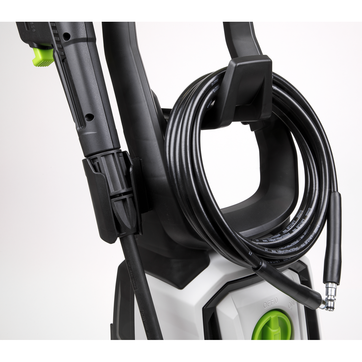 LONG REACH - Supplied with 5m pressurized hose for ease of use and 5m power cable for extended reach.