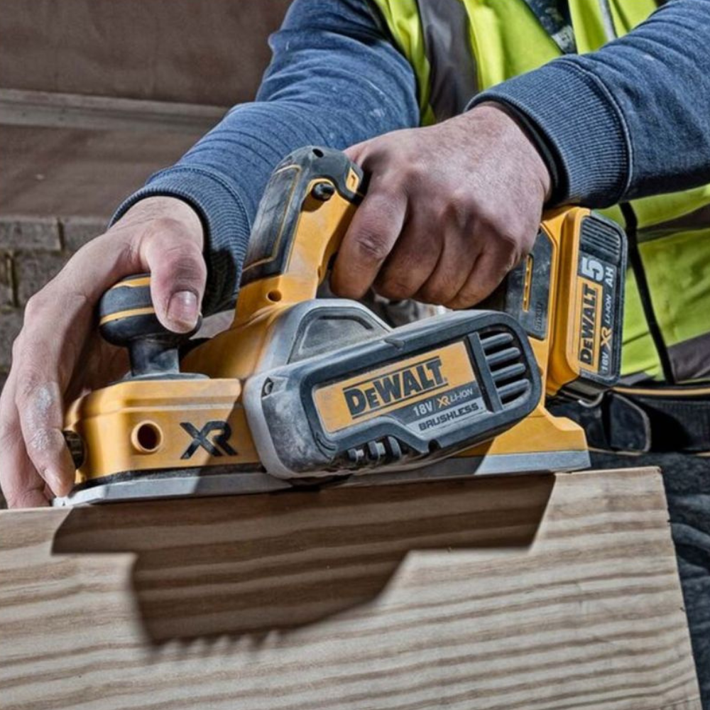 DeWalt 18v XR Brushless Cordless 82MM Planer DCP580N-XJ