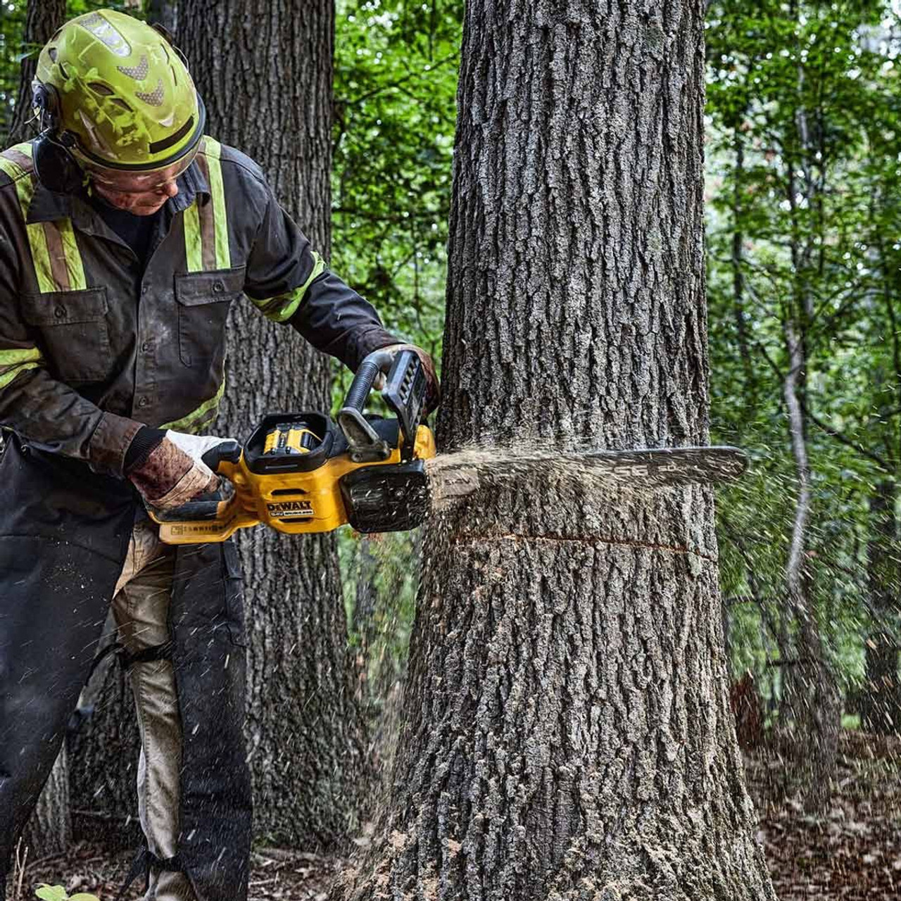 DeWalt cordless chainsaw providing power of a corded power tool DCMCS575