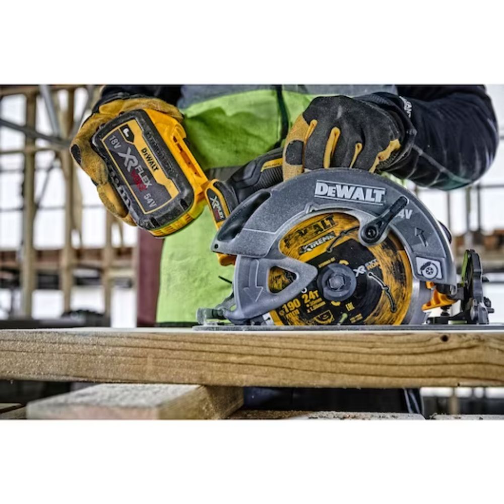 DeWalt DCS578 54V Circular Saw Variable adjustment of the bevel angle to 57° and scale for precise cutting depth setting to 67mm.