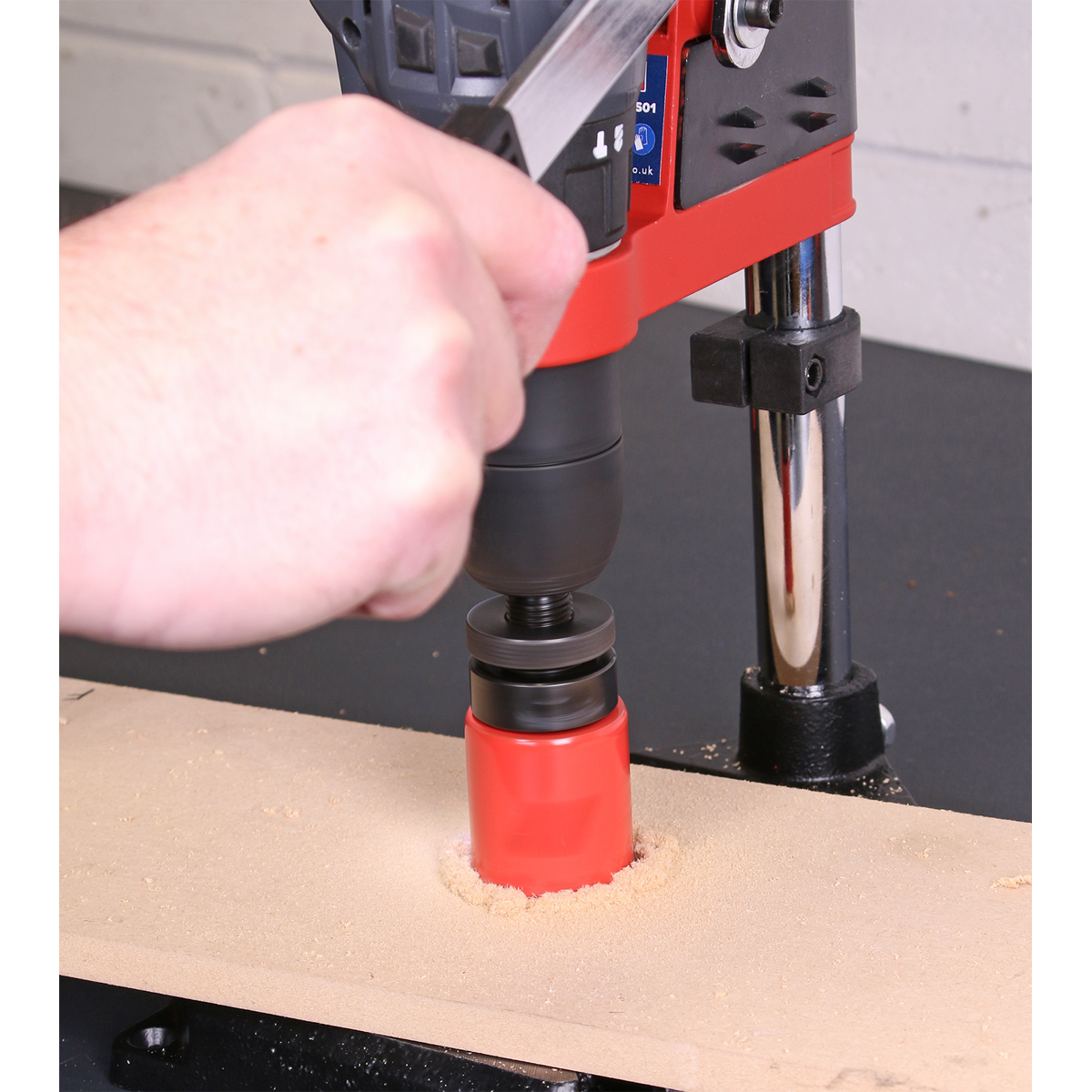 Drill vice features a quick jaw release feature to allow fast and easy adjustment to suit the workpiece.