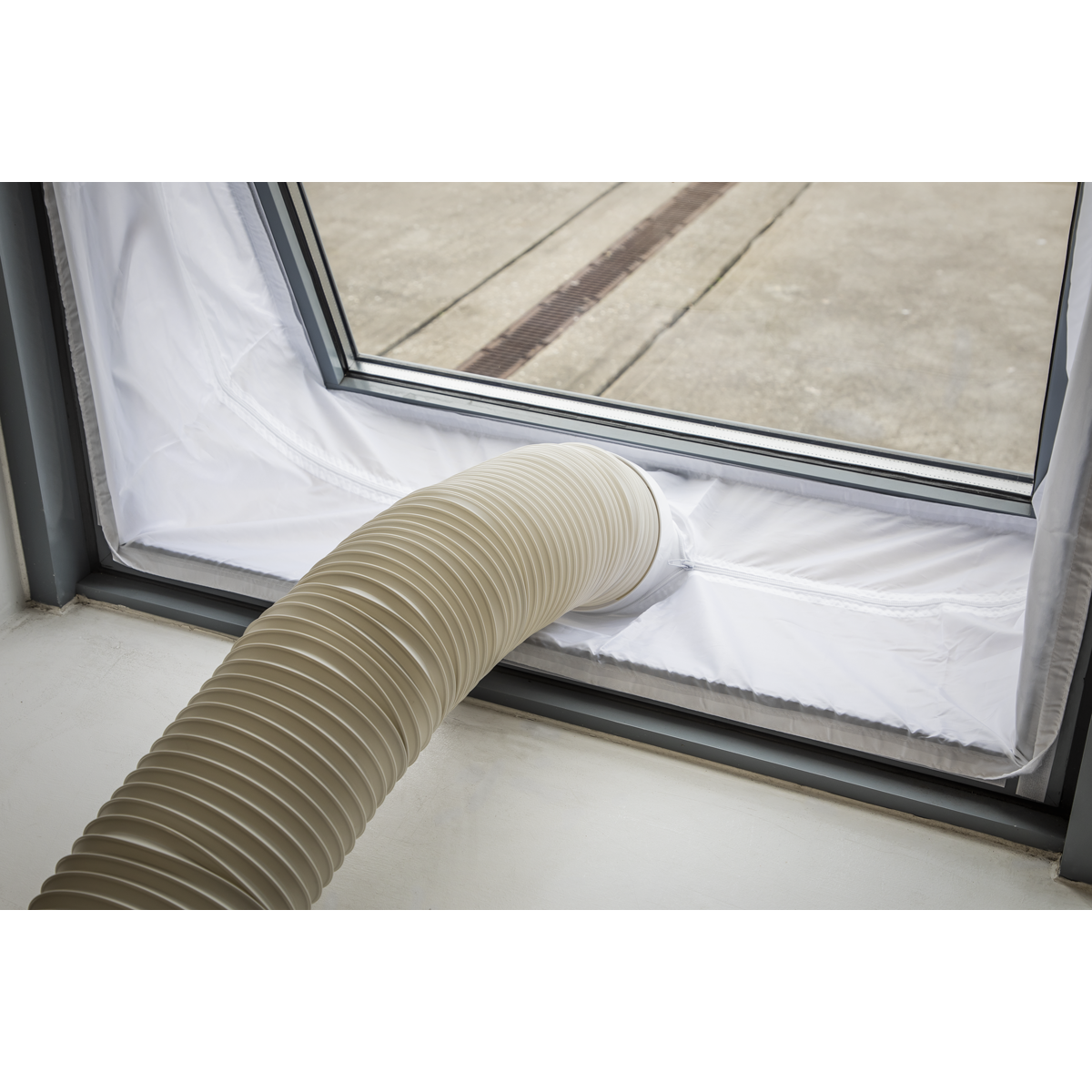 Sealey Window Sealing Kit double zip allows you to remove or reposition the ducting in seconds