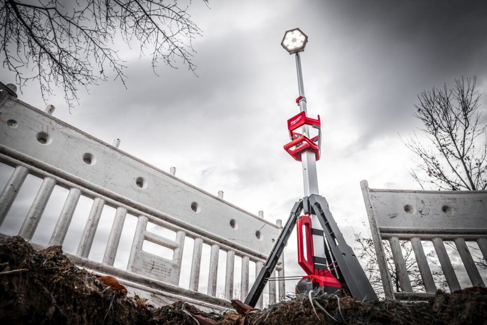 Milwaukee Tripod Stand jobsite lighting