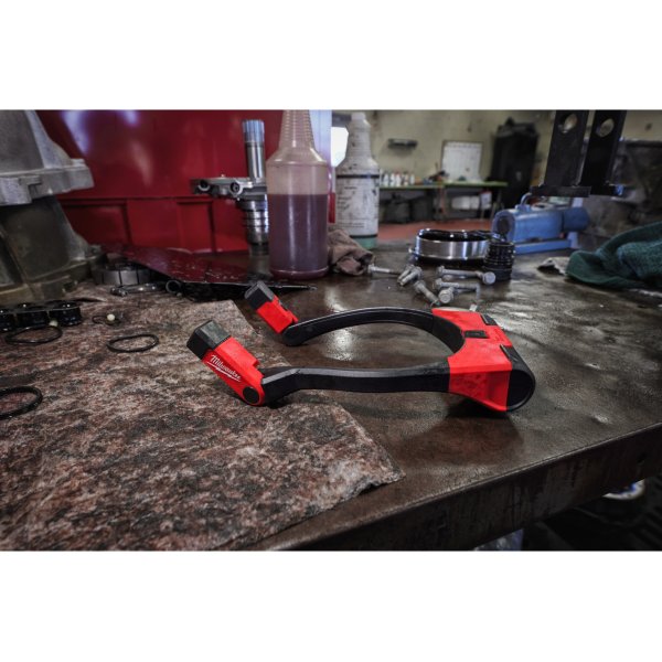 Milwaukee neck light with 130° vertical light head rotations for complete light head adjustability