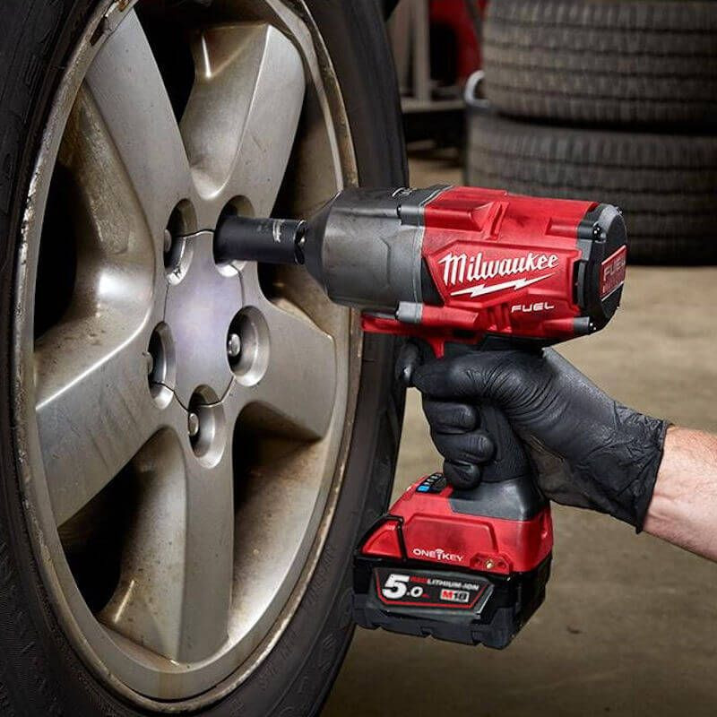 M18 Fuel ONE-KEY High-Torque Impact Wrench 1/2" Battery