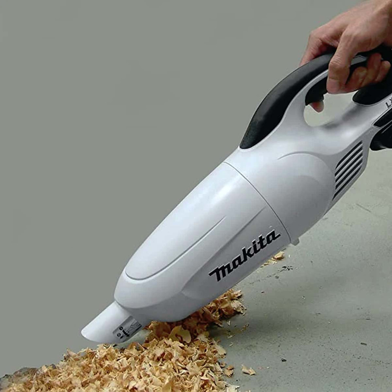 Makita low noise battery powered hoover