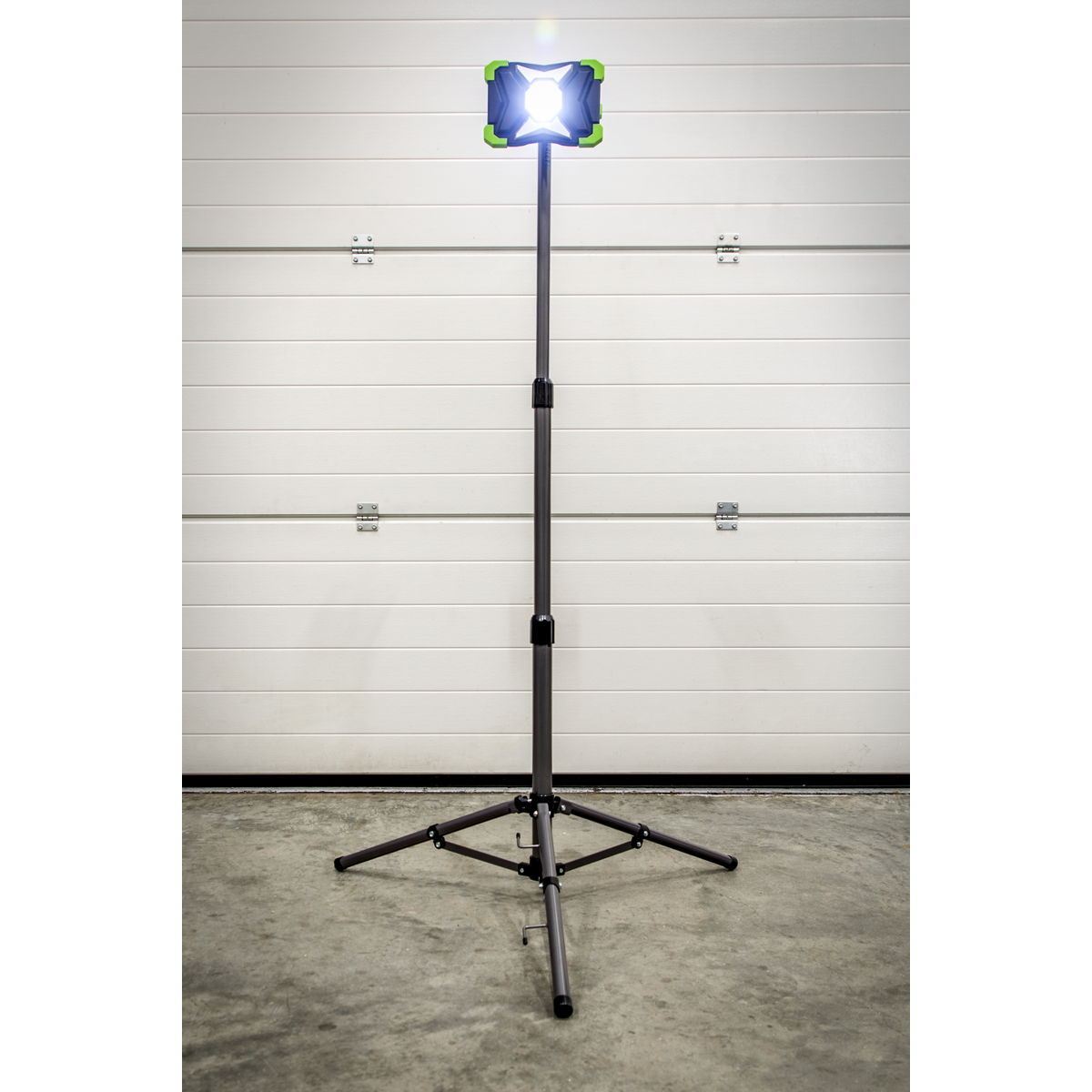 TELESCOPIC TRIPOD - Which extends to a maximum height of 1.5m and minimum height of 0.66m.