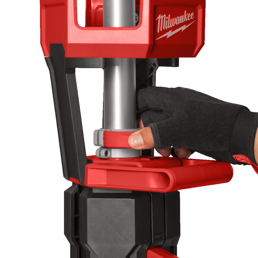 Milwaukee M18 tripod stand with 230° vertically and pivoted 240° horizontally