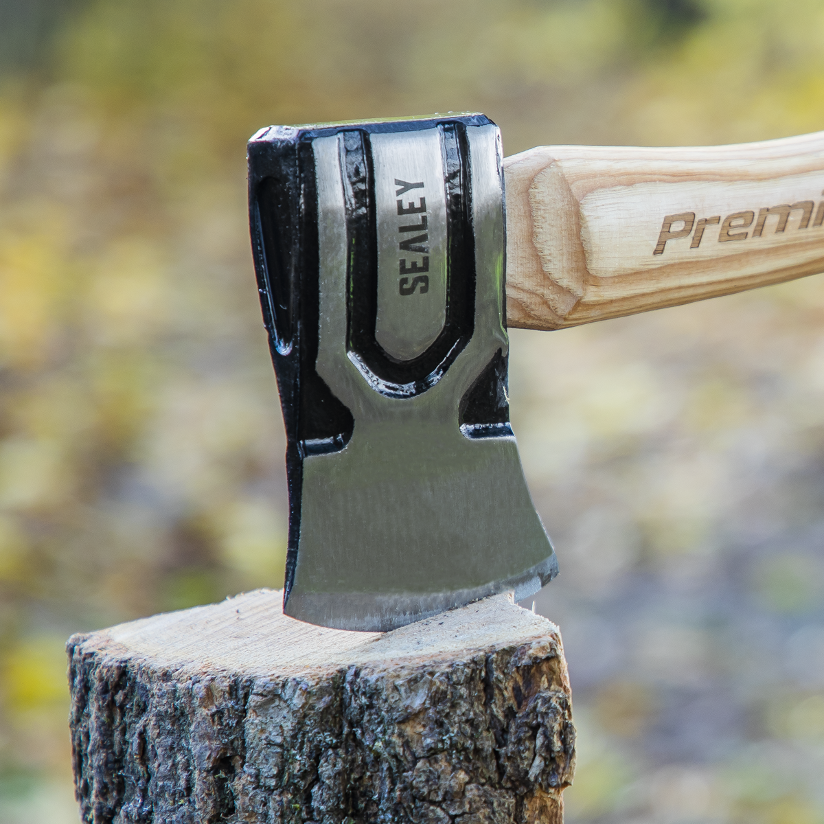 Well-balanced, straight-grain hickory handle axe