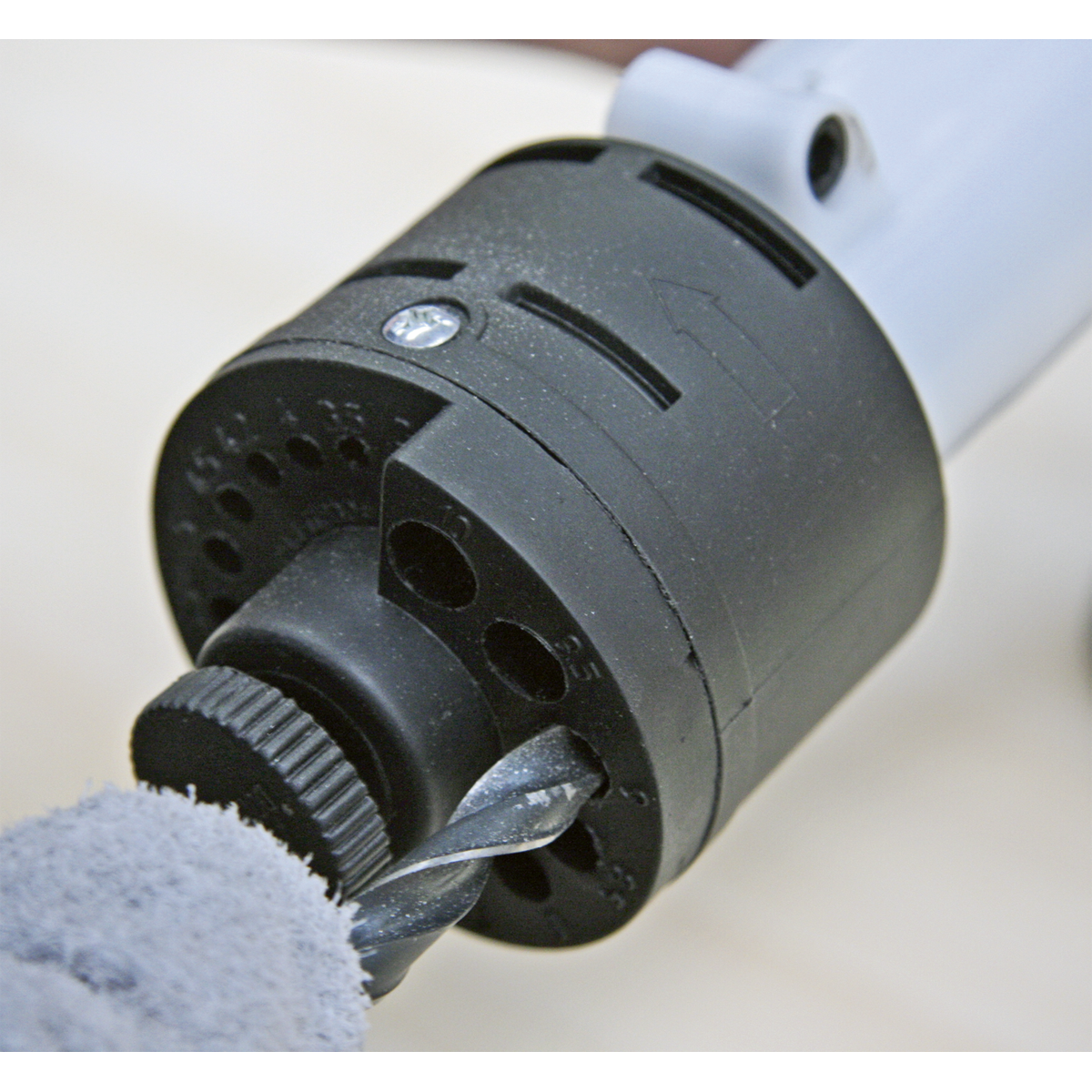 Easily fits to a drill with a 43mm collar (not to be used in hammer function).