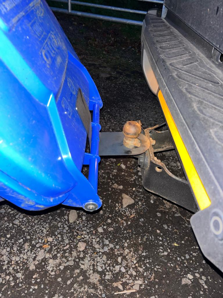 Wheelie bin hauling device