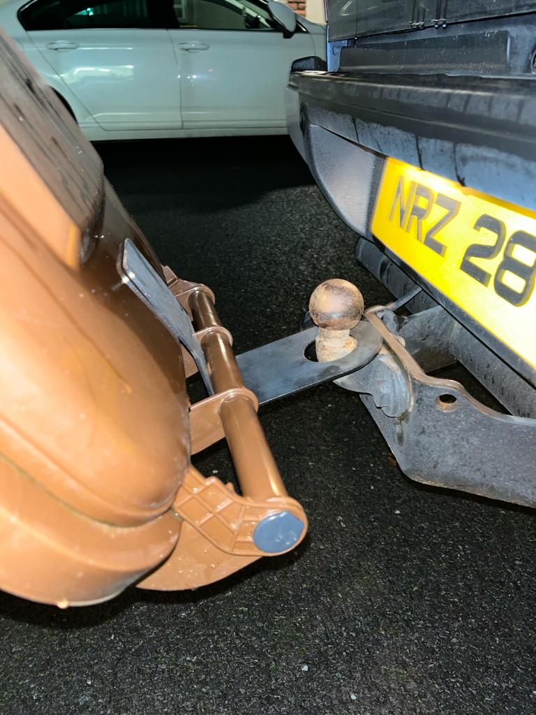 Wheelie bin tow for your jeep