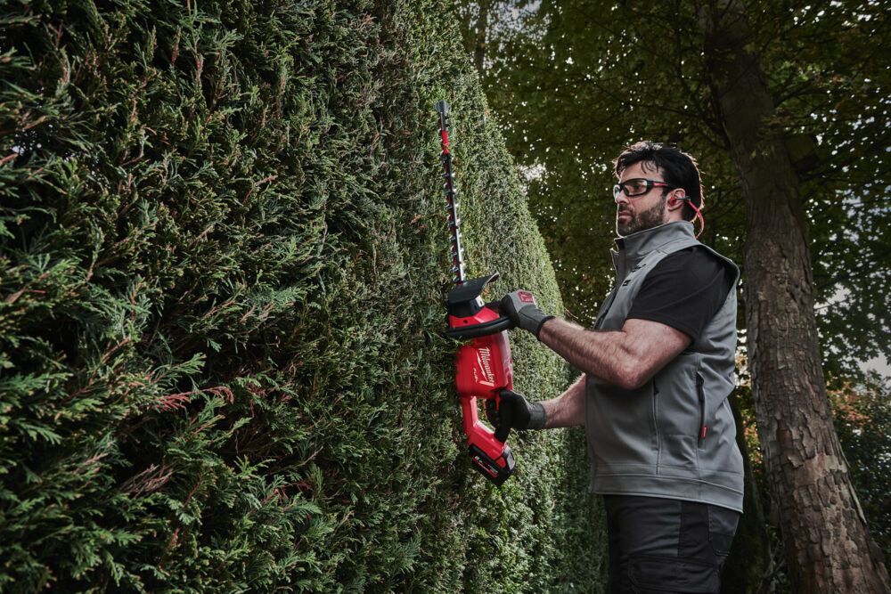 Milwaukee cordless hedge trimmer