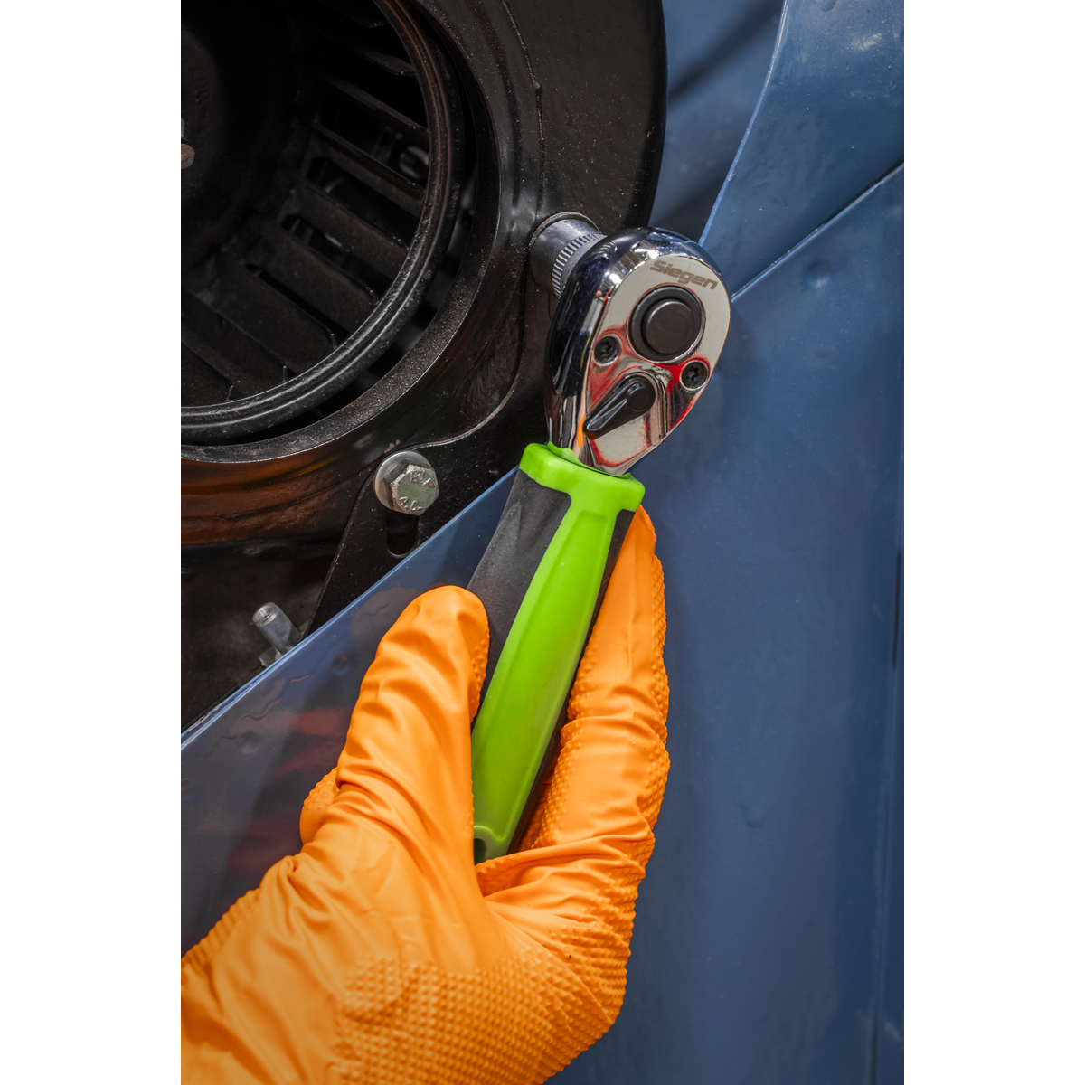 CHROME VANADIUM STEEL – High quality manufacturing with a fully polished mirror finish